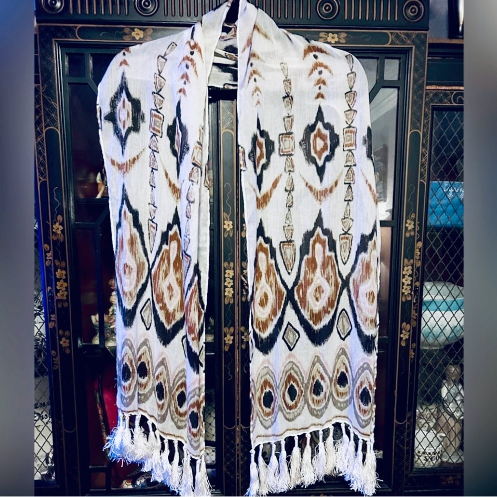 Dillards Scarf White Black Brown & Pink Print With Tassels 66” X 13”